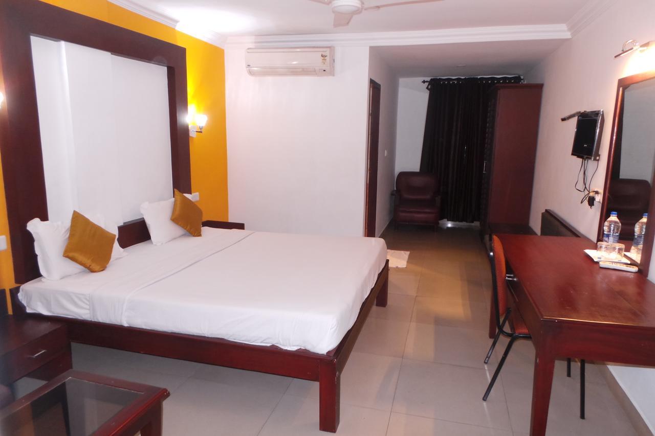 Hotel Wayanad Regency Kedavūr Buitenkant foto