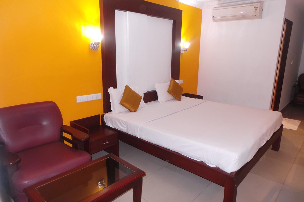 Hotel Wayanad Regency Kedavūr Buitenkant foto